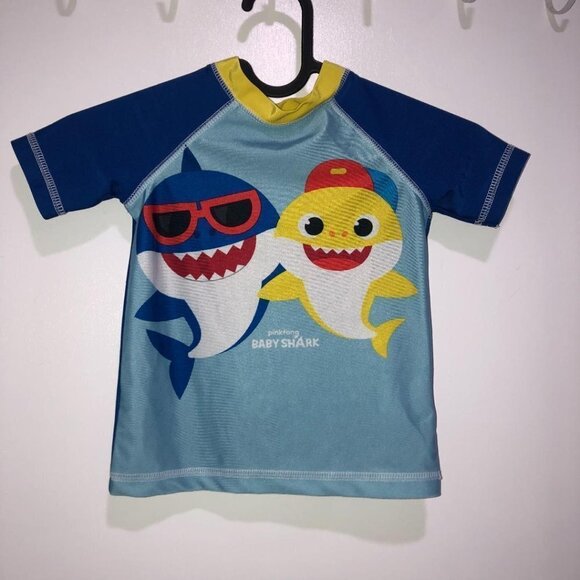 𝅺boy's Nickelodeon Pink Fong Baby Shark graphic performance t shirt Size 2T - Picture 1 of 3